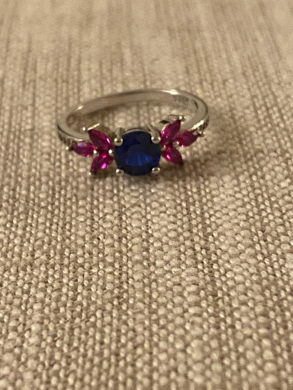 Gorgeous .925 Sterling Silver Blue Sapphire CZ & Ruby CZ Ring - Picture 4 of 10